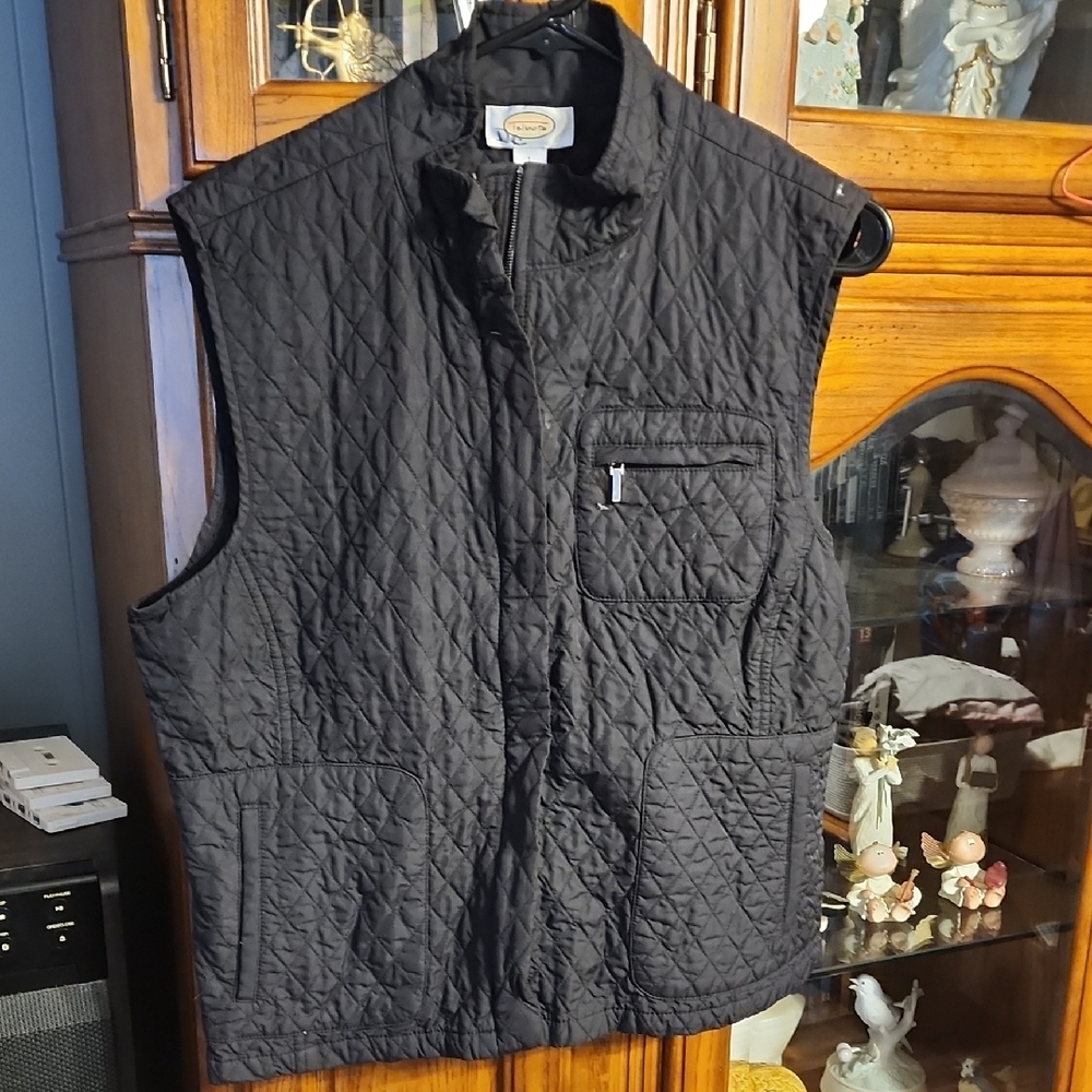 ‼️50%_5+Bundles‼️ Talbots Black Quilted Vest Lightweight Timeless Design B2